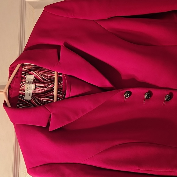 Tahari suit  beautiful cranberry color and skirt flirty pleats perfect condition - Picture 1 of 3